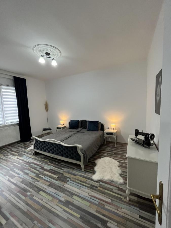 Center Retro Apartment Ni Extérieur photo